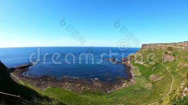 鸟瞰巨人<strong>铜锣</strong>湾最受欢迎和著名的地标在北爱尔兰。 大西洋海岸和平静的海水